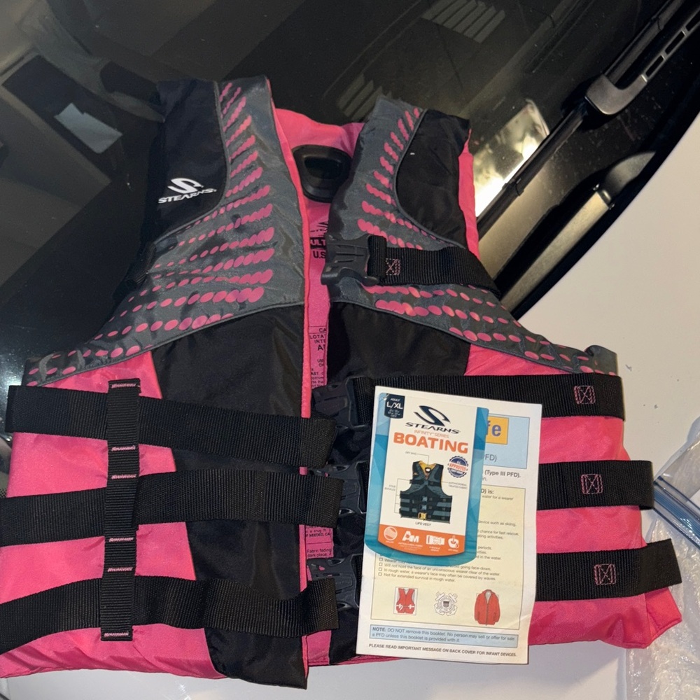 Stearns Women's Swim Vest - Pink and Black